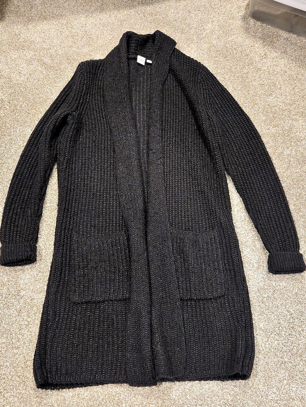 GAP Long Knit Cardigan in Black Size Small Like New